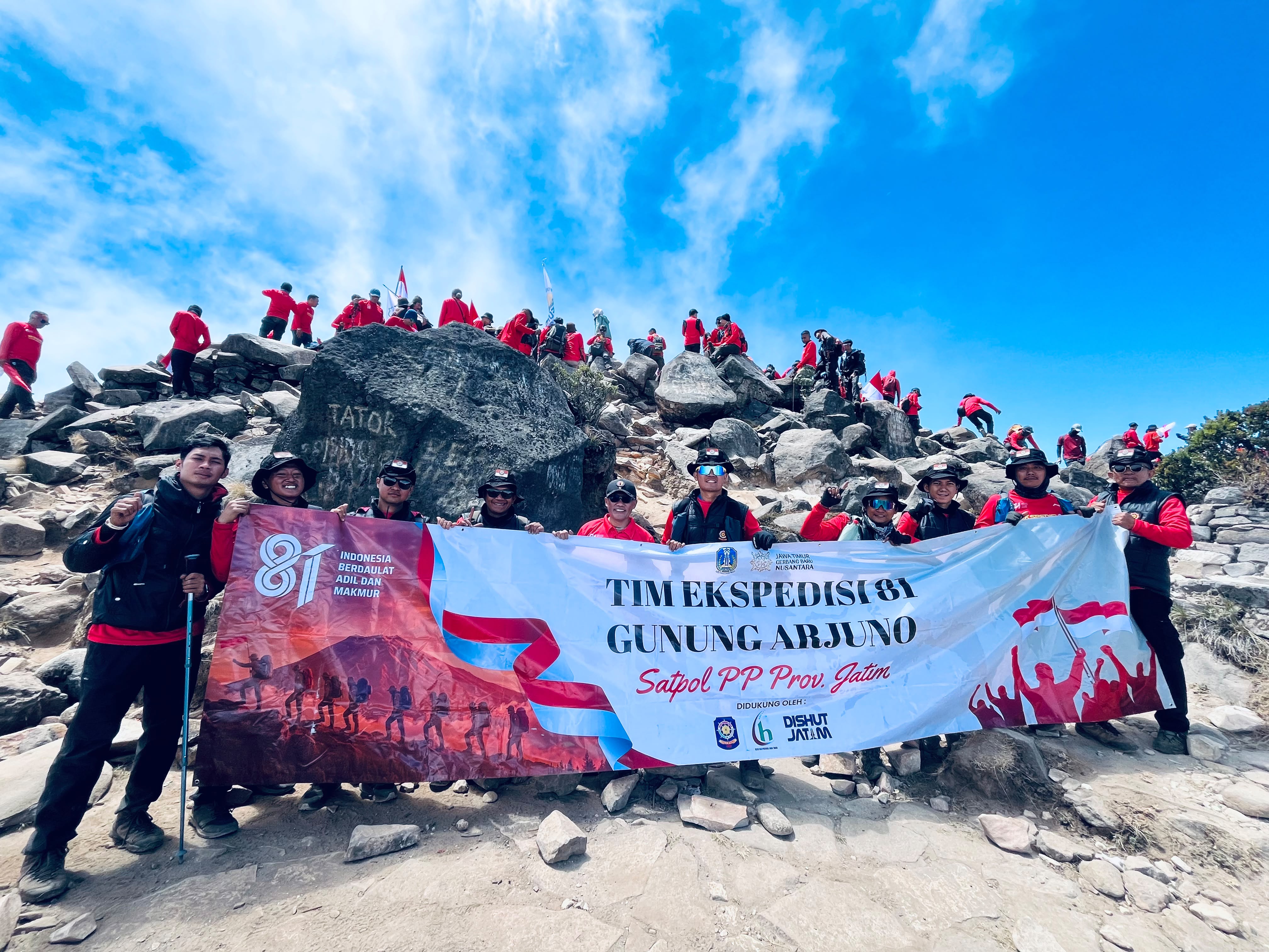 RSUD Haji Provinsi Jawa Timur Turut Support Tim Ekspedisi 81 untuk mengibarkan Sang Merah Putih di Puncak Gunung Arjuno Jawa Timur